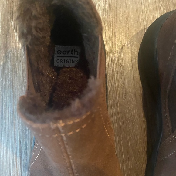 Earth woman’s Brown Ankle Boots size 7 narrow fits like 6 - Picture 2 of 3